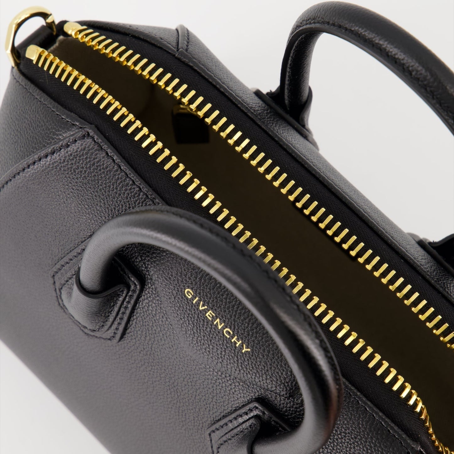Antigona Leather Bag
