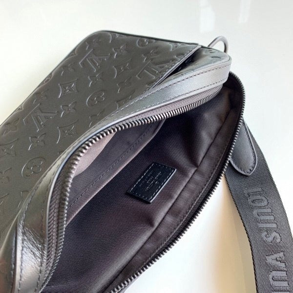 Discovery Messenger PM – Black Monogram Shadow Leather