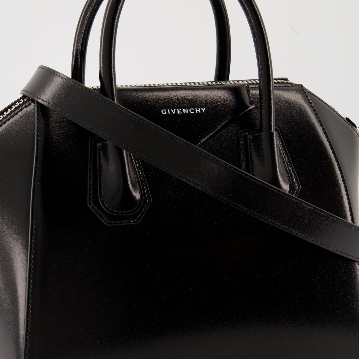 Antigona Small Bag