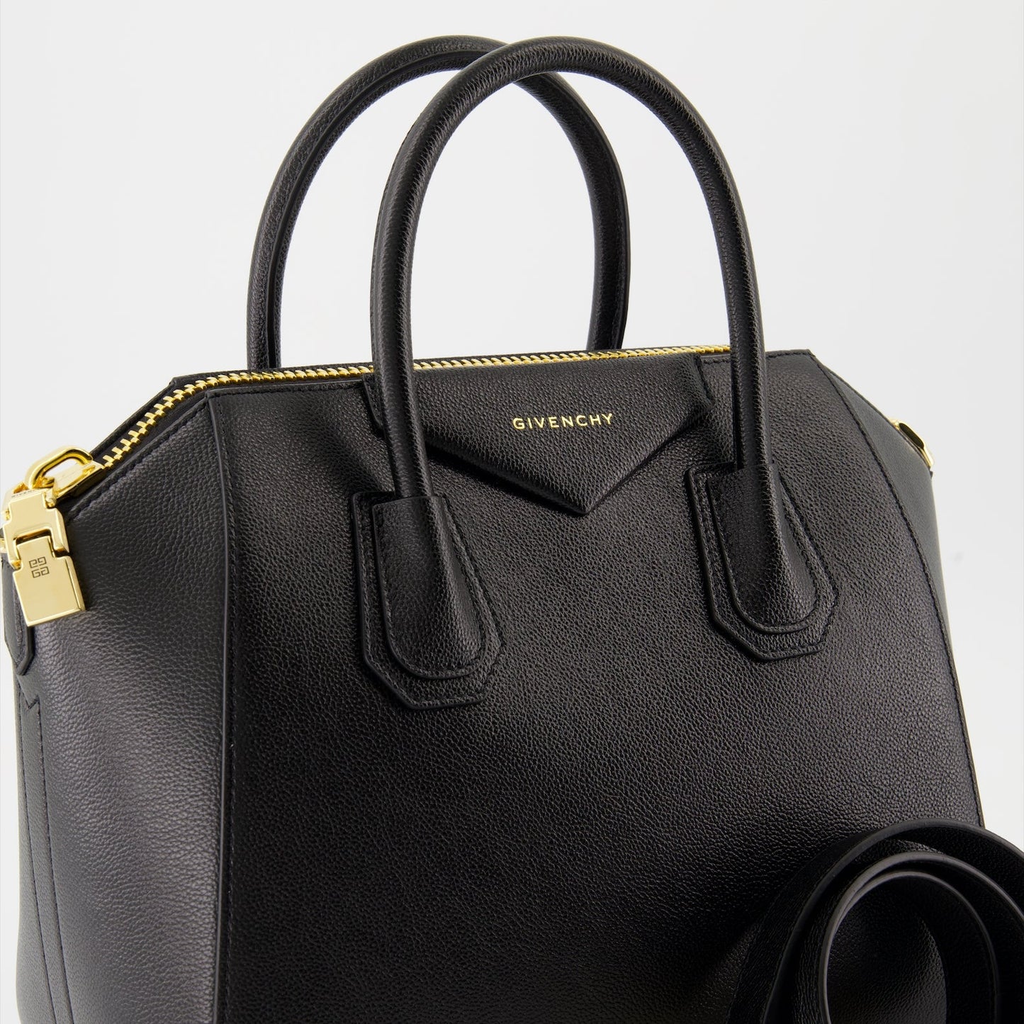 Antigona Leather Bag