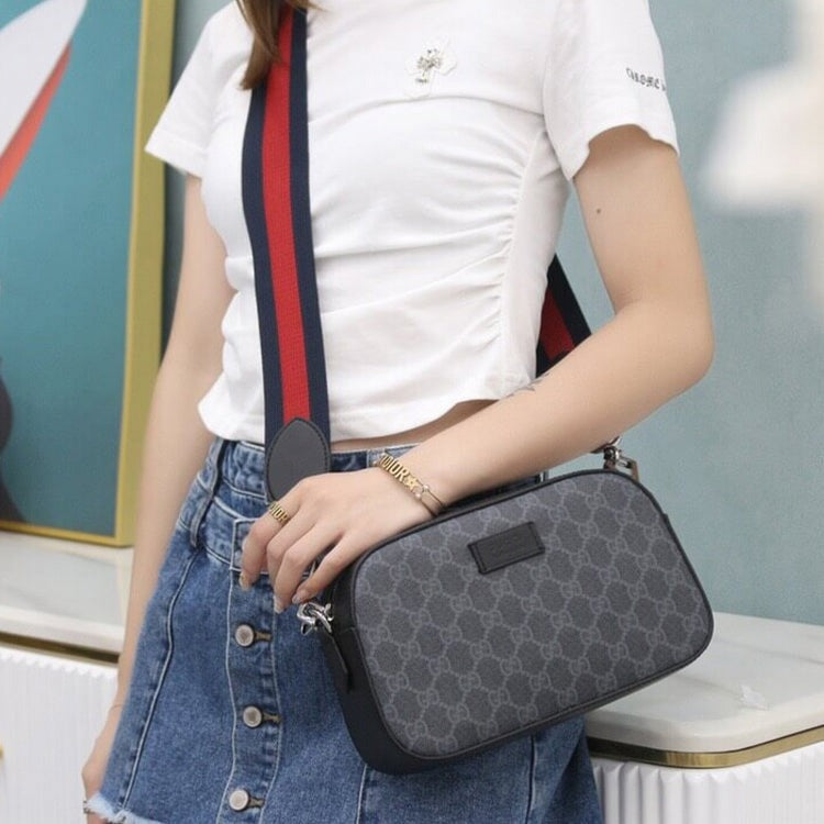 GG Supreme Small Messenger Bag