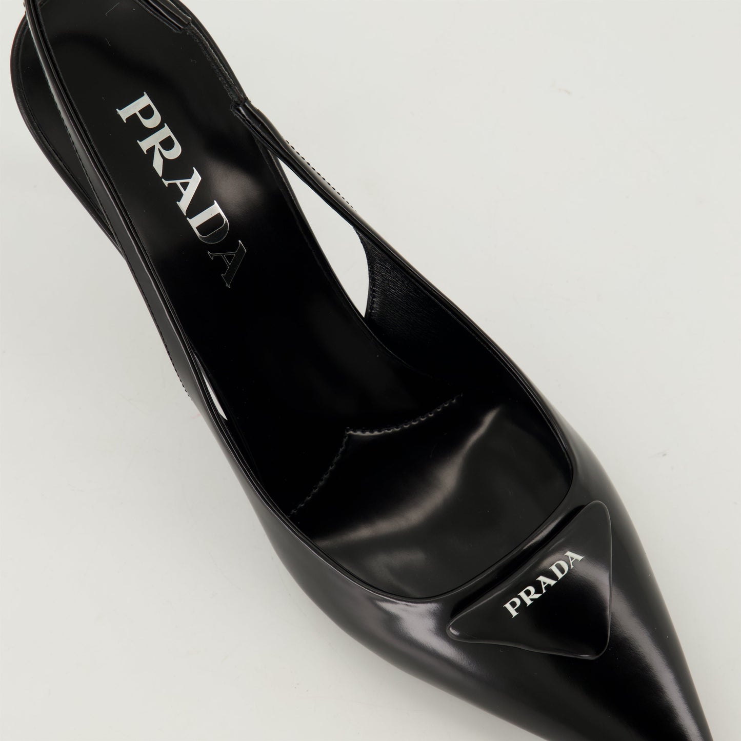 Leather pump